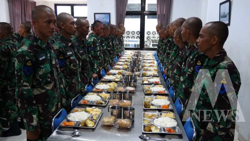 Dansatdik - 1 gelar makan siang bersama siswa