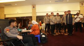 Kadiv Humas Polri Irjen Pol Shandi Nugroho saat kunjungan ke Surabaya di terima Kapolda Jatim Irjen Pol Drs. Imam Sugianto