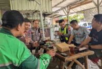 Satlantas Polres Bojonegoro saat ngopi bareng ojol