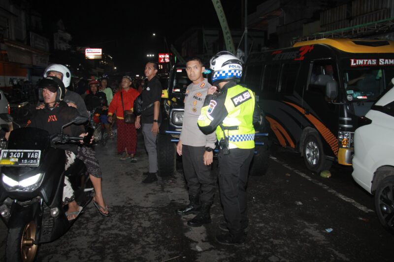 Kapolres Jember AKBP Bayu Pratama Gubunagi pimpin pengamanan di Haul Akbar Habib Sholeh