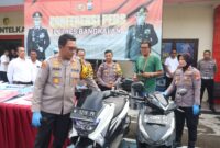 Kapolres Bangkalan AKBP Febri Isman Jaya serahkan motor ke pemilik