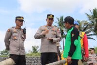 Kapolres Lumajang AKBP Mohammad Zainur Rofik tinjau lokasi pembangunan  Jembatan Darurat