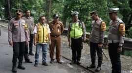 Kapolres Jember AKBP Bayu Pratama Gubunagi cek jalan lintas Gumitir