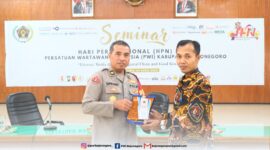 Polres Bojonegoro terima piagam penghargaan dari PWI Bojonegoro