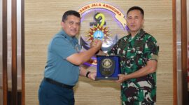 Dankodiklatal Letjen TNI Marinir Nur Alamsyah Terima Courtessy Call Kadiskesal Laksma TNI Dwi Adang Iskandar