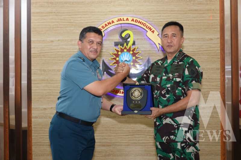 Dankodiklatal Letjen TNI Marinir Nur Alamsyah Terima Courtessy Call Kadiskesal Laksma TNI Dwi Adang Iskandar