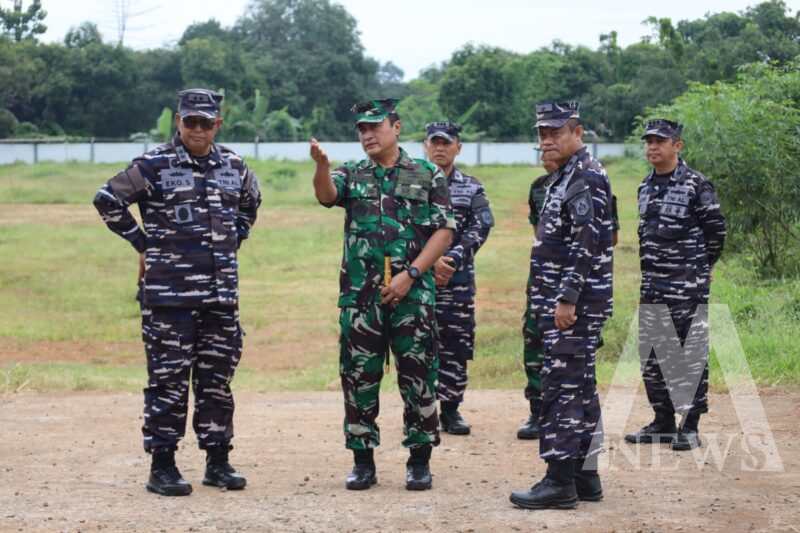 Aslog Kasal Laksda TNI Eko Sunarjanto tinjau Satdik - 2 Kodiklatal