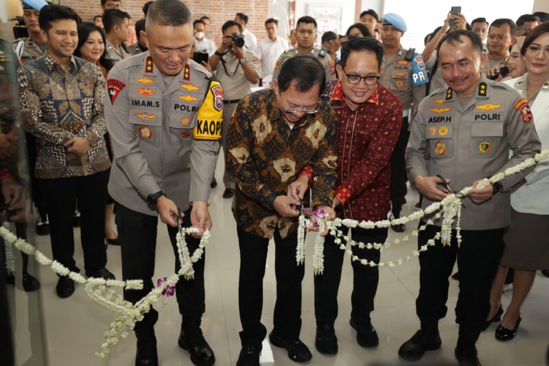 Kapolda Jatim Irjen Pol Drs. Imam Sugianto resmikan Klinik Immunoteraphy Nusantara By Terawan di RS Bhayangkara Surabaya