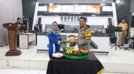 Kapolres Bojonegoro AKBP Mario Prahatinto Peringati Hari Buruh Internasional 2024
