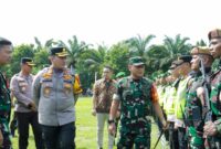 Kapolresta Banyuwangi Kombespol Nanang Haryono saat apel pasukan