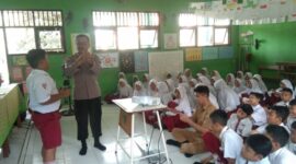 Satbinmas Polresta Sidoarjo edukasi pelajar SDN Lebo
