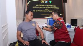 Kapolres Ponorogo AKBP Anton Prasetyo saat Vaksinasi