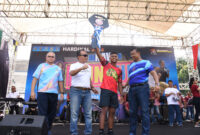 Wadan Kodikalatal Laksda TNI Eko Wahjono bersama pemenang Navy Fun Run Hardikal ke-78