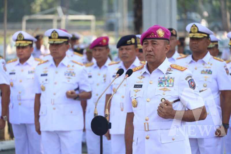 Dankodiklatal Letjen TNI Marinir Nur Alamsyah Pimpin Ziarah di TMP 10 Nopember Surabaya