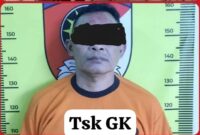 Tersangka diamankan Polisi beserta barang buktinya