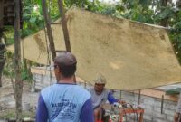 Bhabinkamtibmas Polres Ponorogo bantu warga bangun sumur