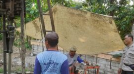 Bhabinkamtibmas Polres Ponorogo bantu warga bangun sumur