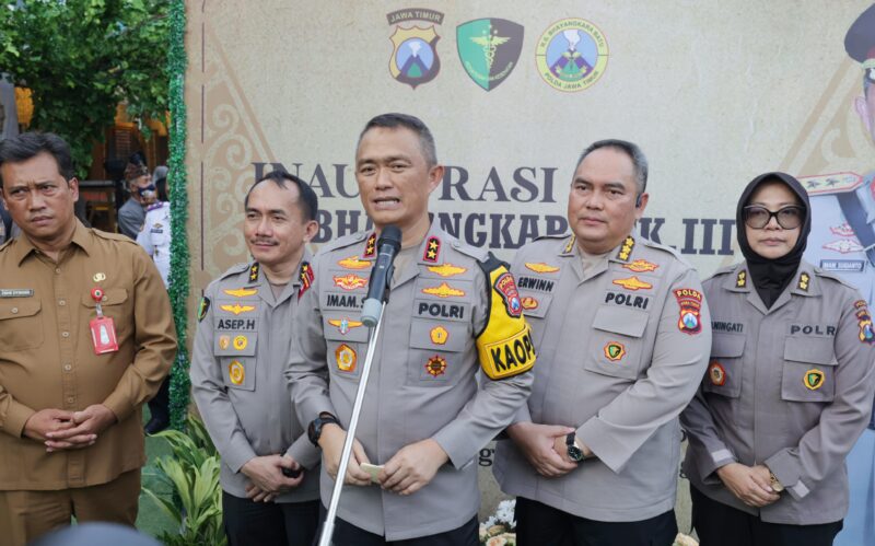 Kapolda Jatim Irjen Pol Drs. Imam Sugianto saat peresmian RS Bhayangkara