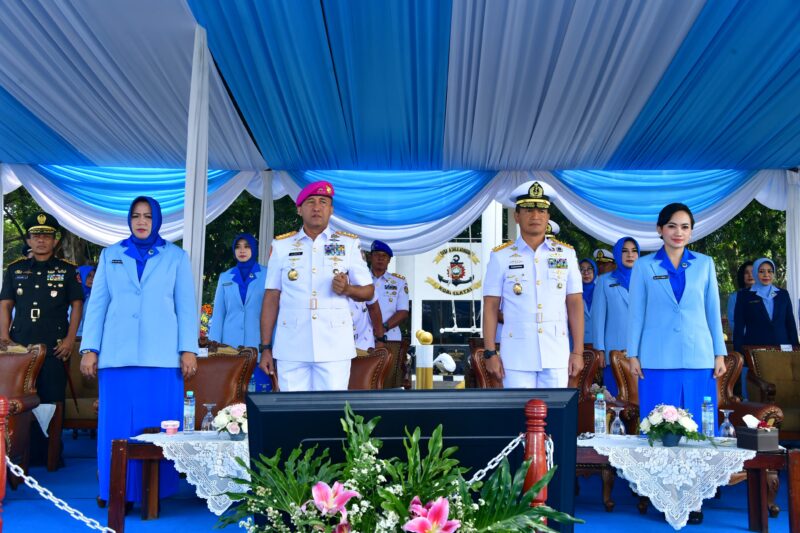 Wakasal Laksdya TNI Erwin S. Aldedharma bersama Dankodiklatal Letjen TNI Marinir Nur Alamsyah