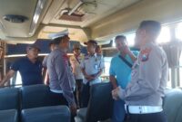 Satlantas Polres Tanjung Perak Rampcheck di garasi bus