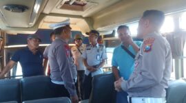 Satlantas Polres Tanjung Perak Rampcheck di garasi bus