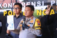Tersangka diamankan Polisi beserta barang buktinya