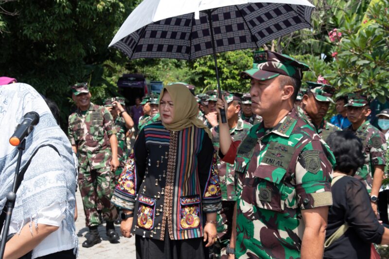 Dankodiklatal Letjen TNI Marinir Nur Alamsyah takziah ke rumah duka