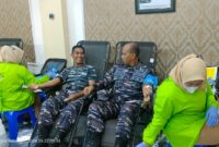 Wadan Puslatdiksarmil Kodiklatal Letkol Marinir Martin Manurung ikuti Donor Darah