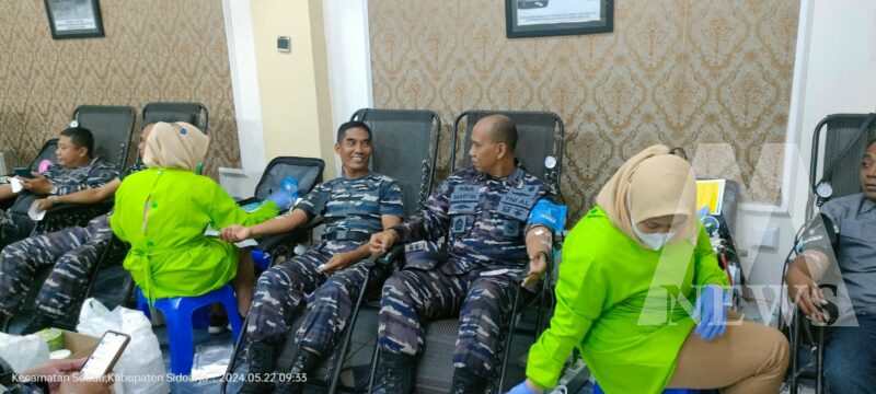 Wadan Puslatdiksarmil Kodiklatal Letkol Marinir Martin Manurung ikuti Donor Darah