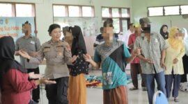 Polwan Polres Mojokerto dan ODGJ Joget Poco-poco