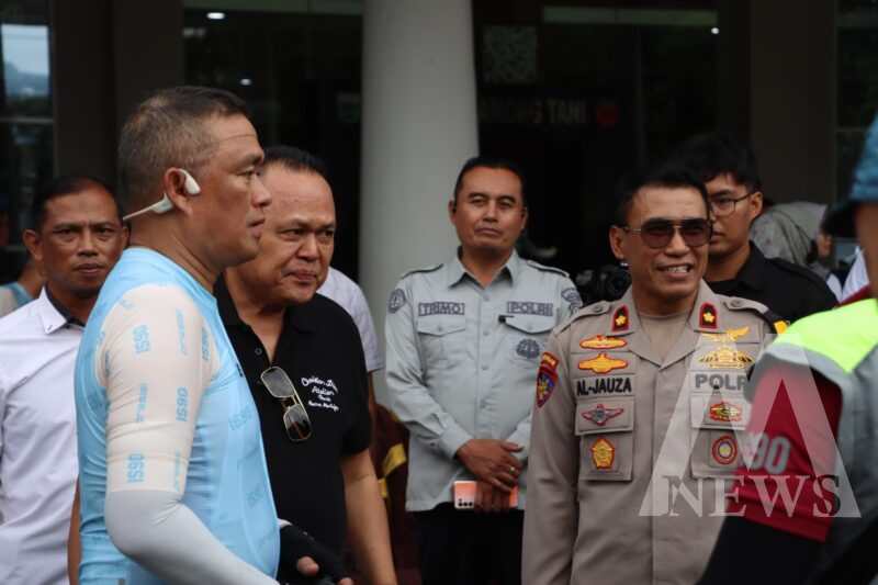 Kapolda Jatim Irjen Pol Drs. Imam Sugianto saat cek jalur gowes bersama PJU Polda Jatim