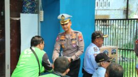 Kasat Lantas Polresta Malang Kota Kompol Aristianto Budi Sutrisno bersama Driver Ojol dan Kamling Udara