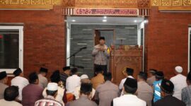 Kapolres Kediri Kota AKBP Bramastyo Priaji Safari Sholat Subuh