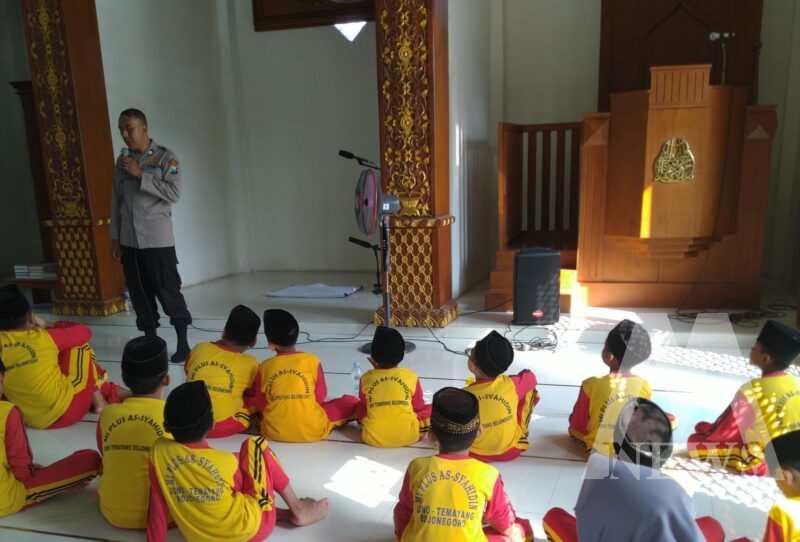 Kanit Binmas Polsek Temayang sosialisasi di MI Plus As Syahidin cegah bullying