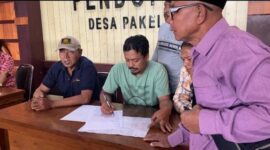 Warga Pakel Terima tali asih dari Polresta Banyuwangi dan PT Bumisari