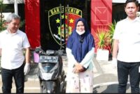 Satreskrim Polres Tanjung Perak serahkan motor ke pemiliknya
