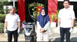 Satreskrim Polres Tanjung Perak serahkan motor ke pemiliknya