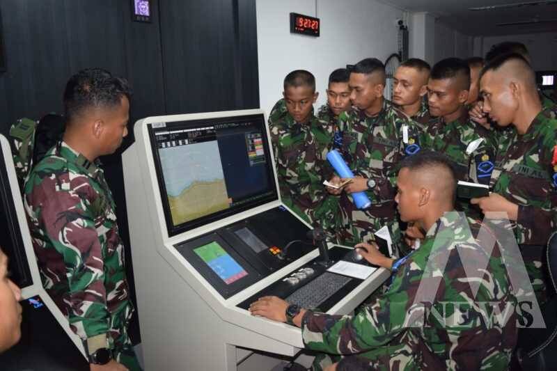 Siswa Pusdiklek Kodiklatal latihan teknologi sistem kendali senjata