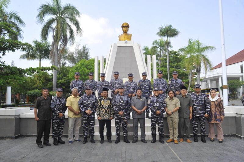 Dankodiklatal Letjen TNI Marinir Nur Alamsyah saat kunjungan ke Kota Bahari