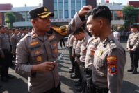 Wakapolres Bojonegoro Kompol David Manurung cek penampilan personel