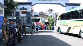 Danpuslatdiksarmil Kodiklatal Kolonel Laut (P) Irwan S.P Siagian lepas 434 Casis Dikmata XLIV/1 TNI AL TA 2024 ke Kawah Candradimuka