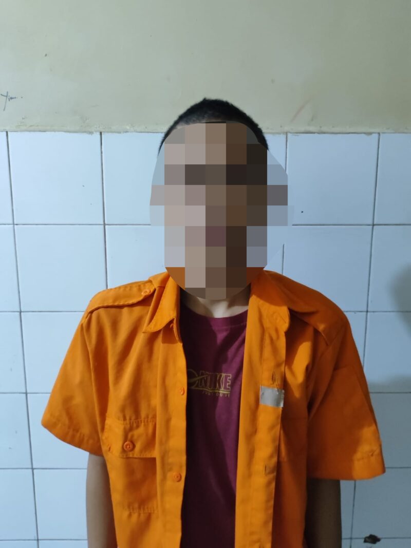 Tersangka diamankan Polisi beserta barang buktinya