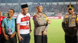 Kapolda Jatim Irjen Pol Drs. Imam Sugianto pantau Championship Series BRI Liga 1 Bangkalan