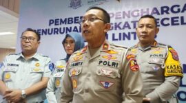 Dirgakkum Korlantas Polri, Brigjen Pol Raden Slamet Santoso didampingi Dirlantas Polda Jatim, Kombespol Komarudin