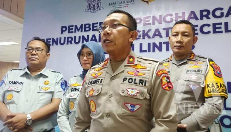 Dirgakkum Korlantas Polri, Brigjen Pol Raden Slamet Santoso didampingi Dirlantas Polda Jatim, Kombespol Komarudin