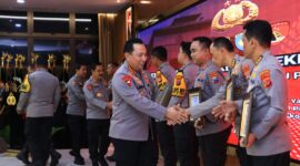 Kapolri Jenderal Listyo Sigit Prabowo didampingi Wakapolri Komjen Agus