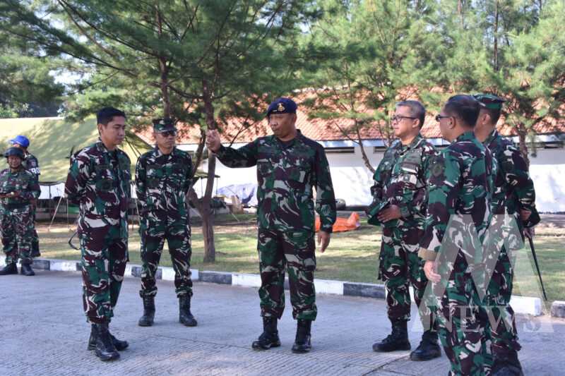 Wadan Kodiklatal Laksda TNI Eko Wahjono tinjau lattek siswa Kodikopsla