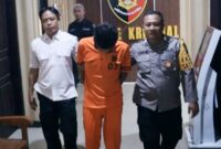 Tersangka diamankan Polisi beserta barang buktinya