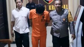 Tersangka diamankan Polisi beserta barang buktinya