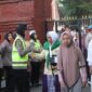 Polwan Polres Trenggalek bantu pemberangkatan Calon Jamaah Haji